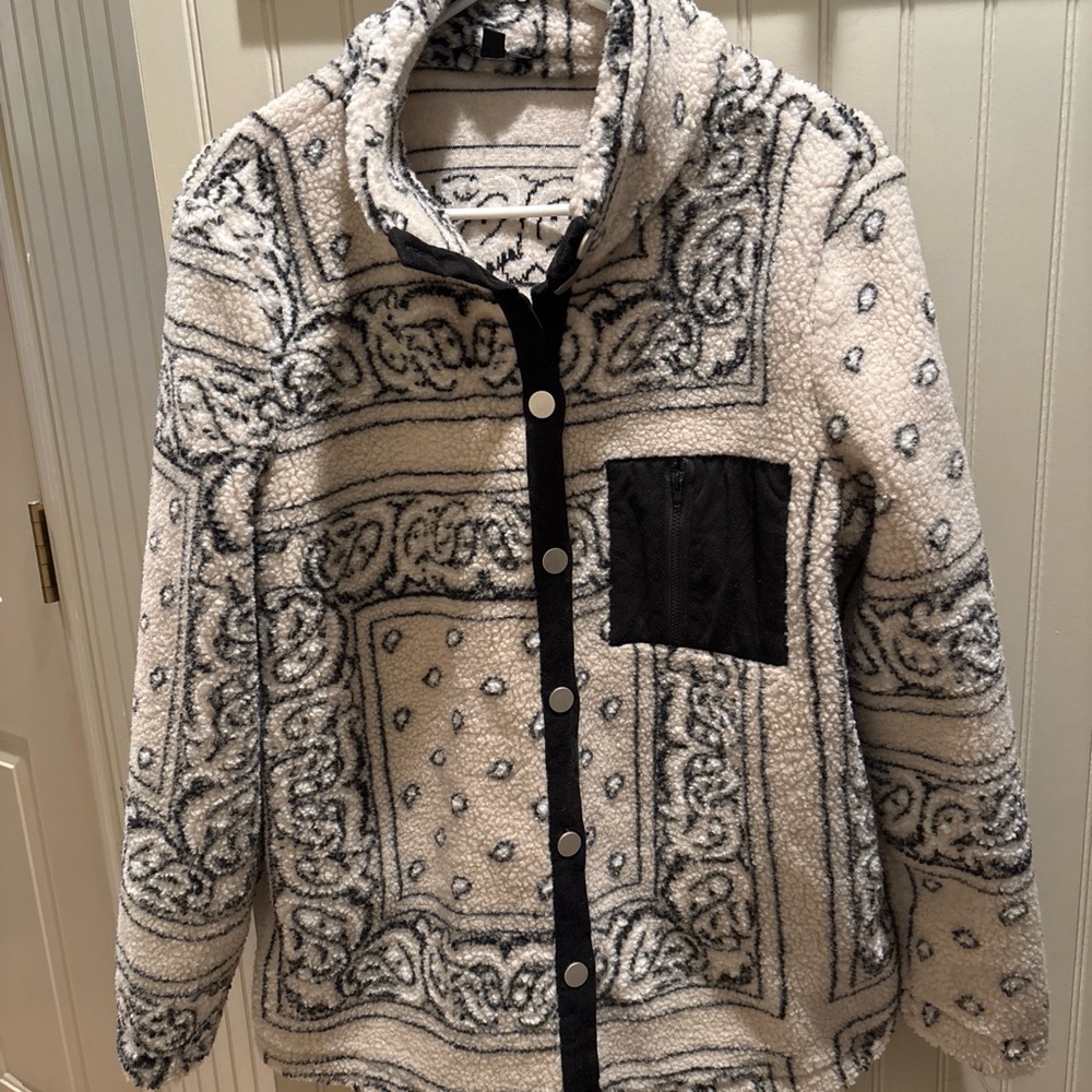 Women’s Sherpa Button-Up Jacket with Bandana Print - Black & Cream